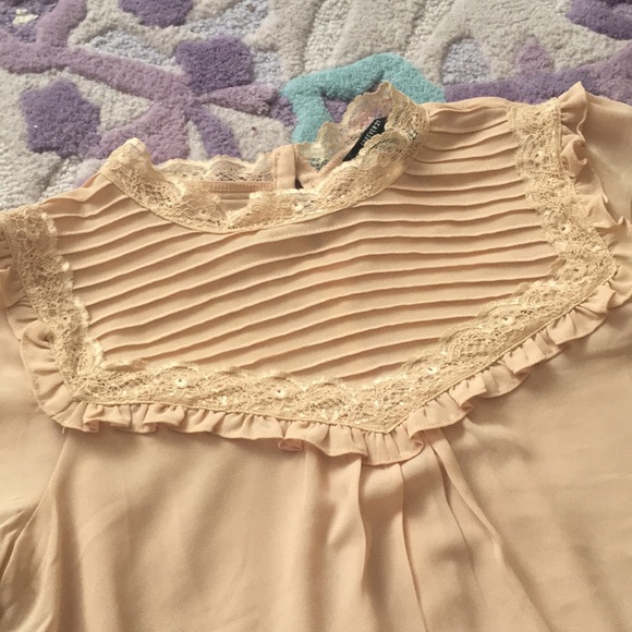 Lace blouse from Forever 21 - Picture 2 of 3